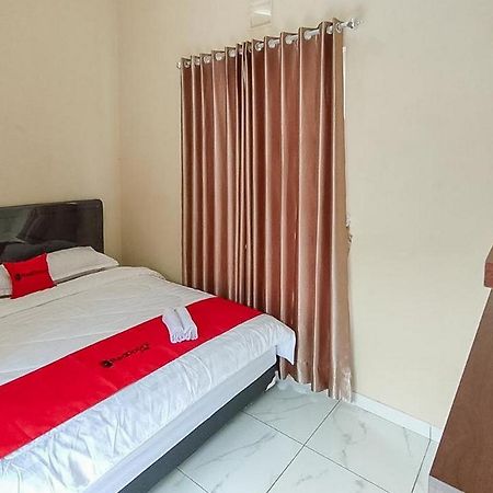 Отель Reddoorz Near Bns Batu Tlekung Экстерьер фото